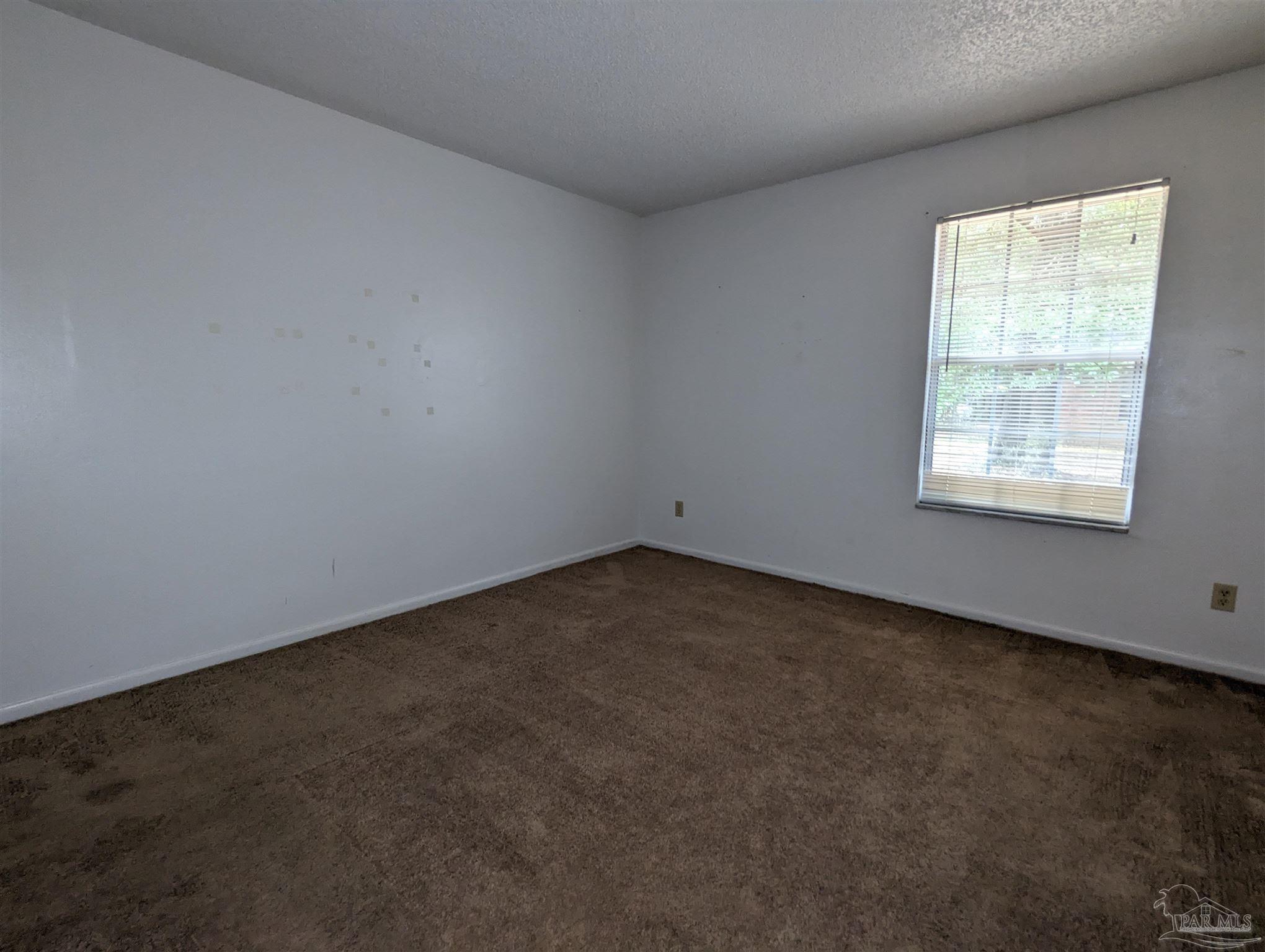 6288 Hamilton Bridge Road, Unit 301 Milton, FL 32570 - Photo 12 of 24 an empty room with a window