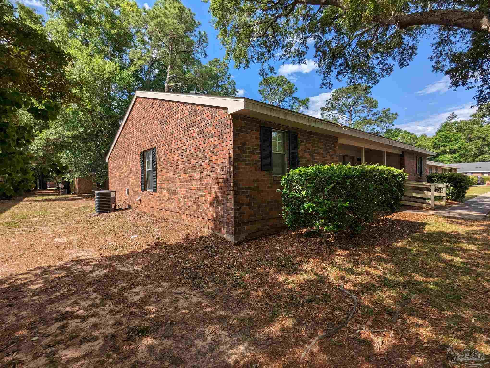 6288 Hamilton Bridge Road, Unit 301 Milton, FL 32570 - Photo 23 of 24 a view of a backyard with plants and large tree