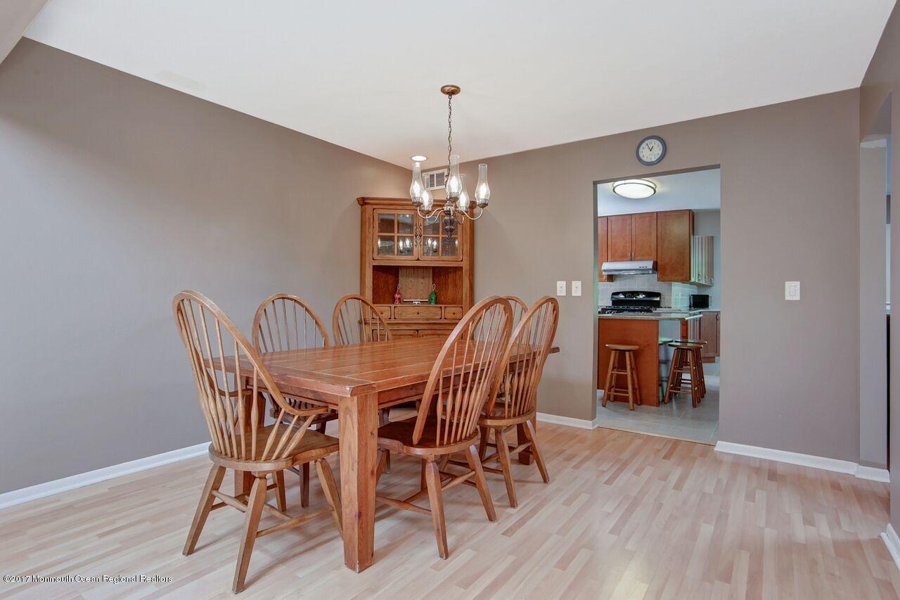 425 Dwight Road Middletown, NJ 07748 - Photo 12 of 29 Dwightdiningroom1