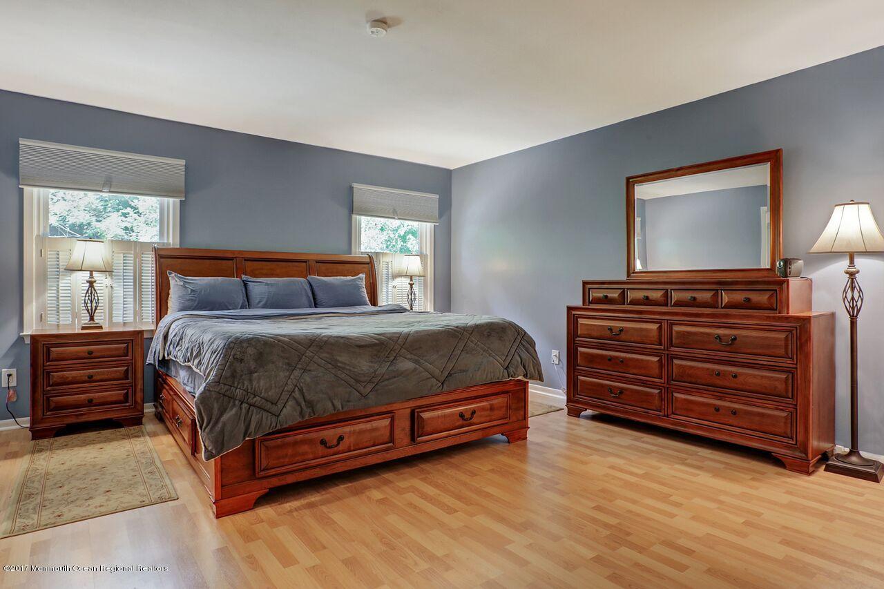 425 Dwight Road Middletown, NJ 07748 - Photo 13 of 29 Dwightmasterbed