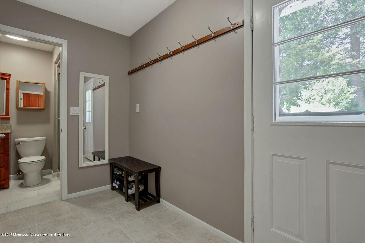425 Dwight Road Middletown, NJ 07748 - Photo 15 of 29 Dwightmudroom