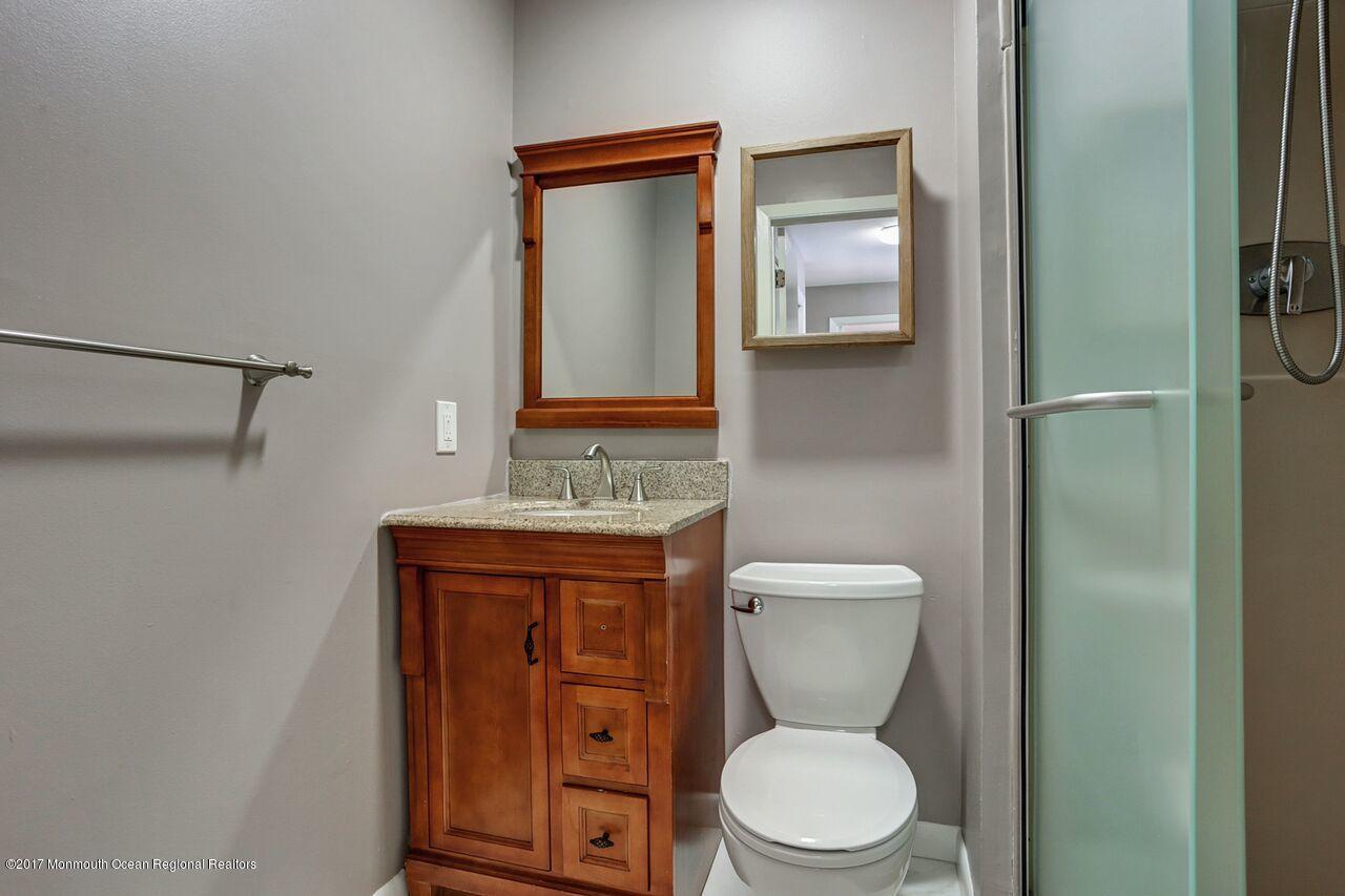 425 Dwight Road Middletown, NJ 07748 - Photo 16 of 29 Dwightfullbath1