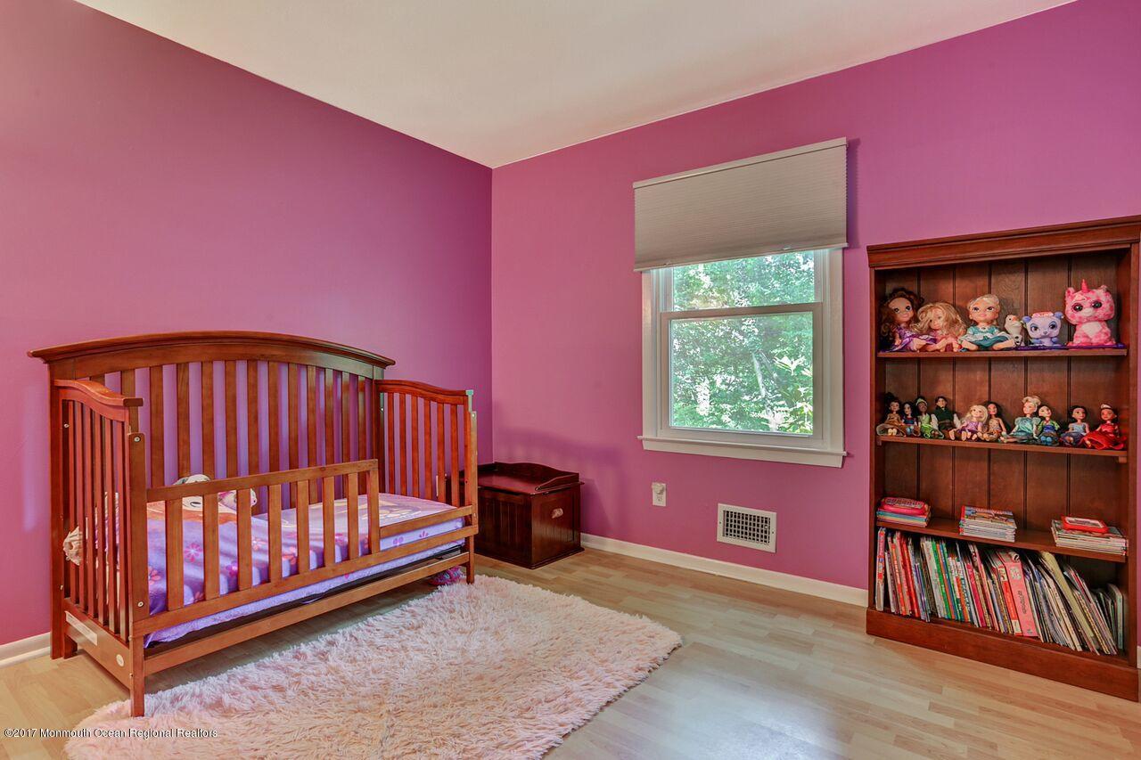 425 Dwight Road Middletown, NJ 07748 - Photo 17 of 29 Dwightbedroom3