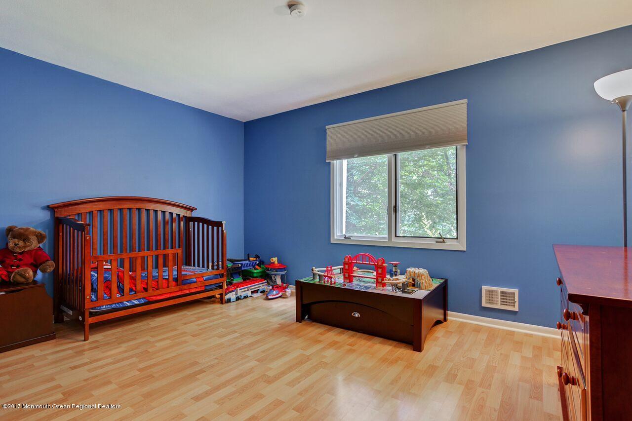 425 Dwight Road Middletown, NJ 07748 - Photo 18 of 29 Dwightbedroom2