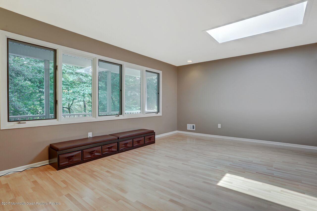 425 Dwight Road Middletown, NJ 07748 - Photo 22 of 29 Dwightlivingroom1