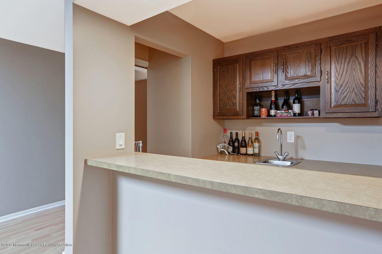 425 Dwight Road Middletown, NJ 07748 - Photo 23 of 29 Dwightwetbar