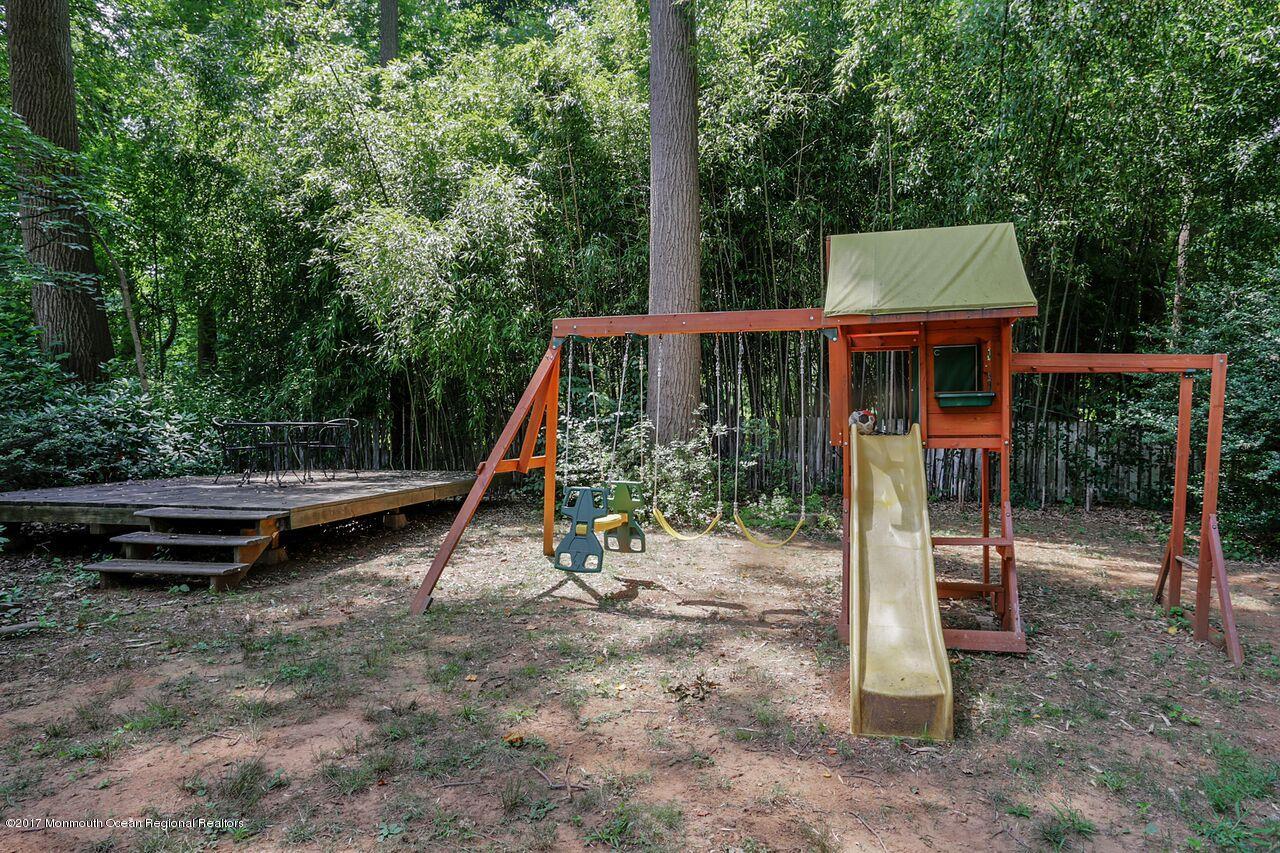425 Dwight Road Middletown, NJ 07748 - Photo 28 of 29 Dwightswing