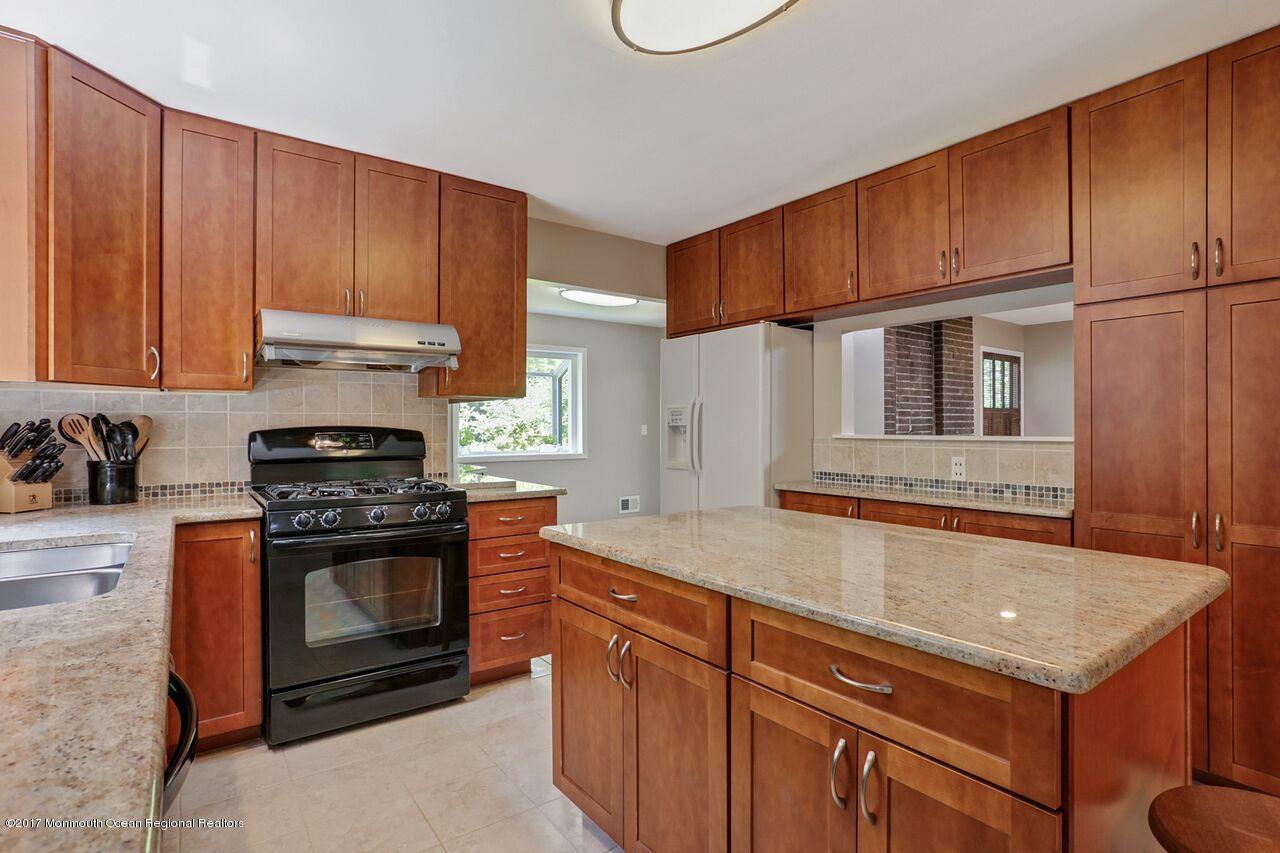 425 Dwight Road Middletown, NJ 07748 - Photo 4 of 29 Dwightkitchen1