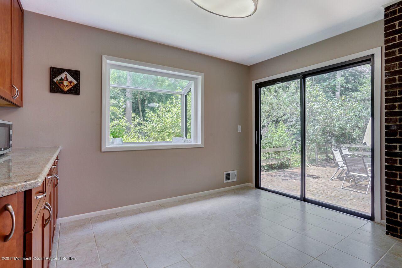 425 Dwight Road Middletown, NJ 07748 - Photo 5 of 29 Dwightbreakfast