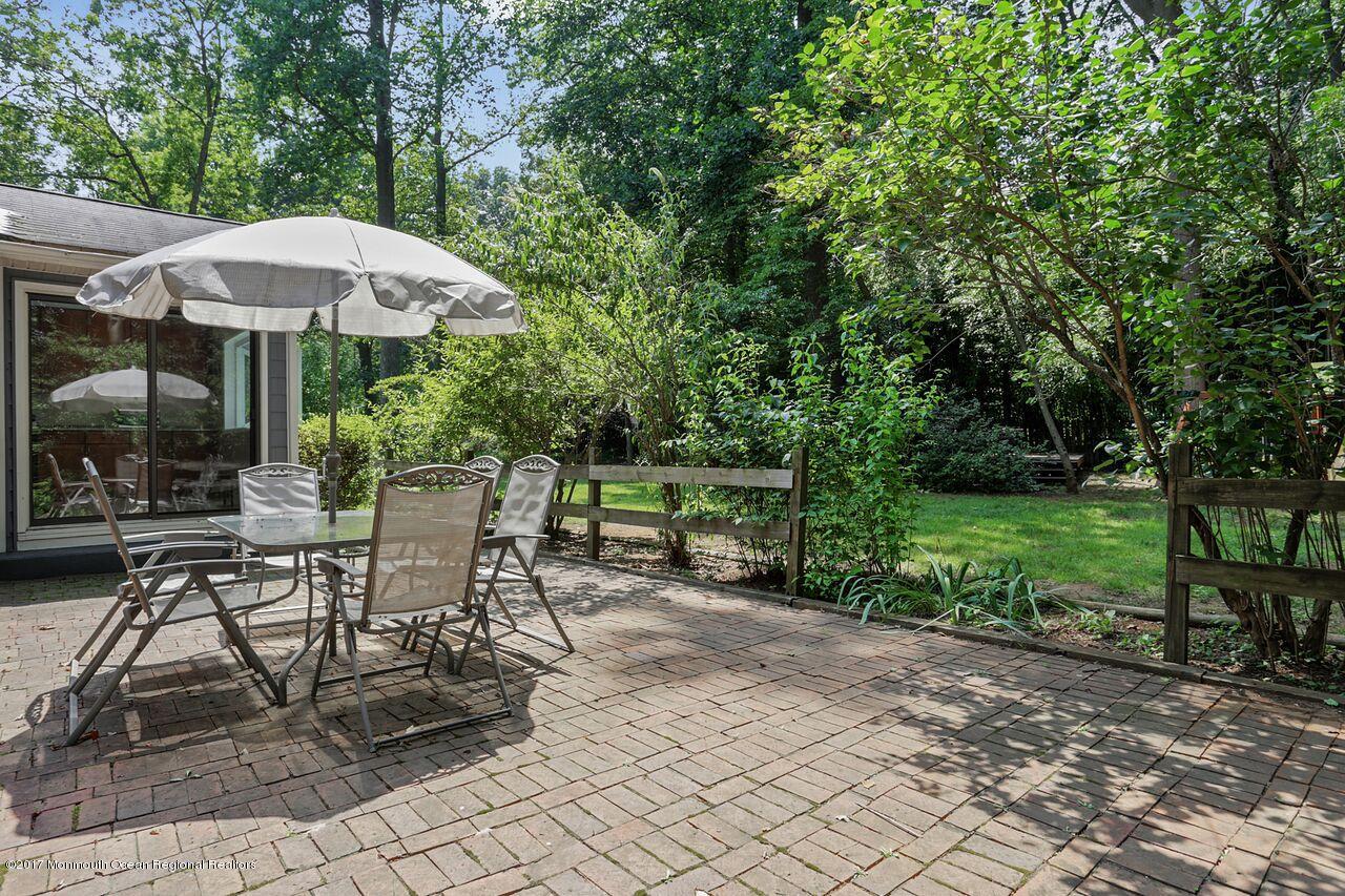 425 Dwight Road Middletown, NJ 07748 - Photo 6 of 29 Dwightpatio1