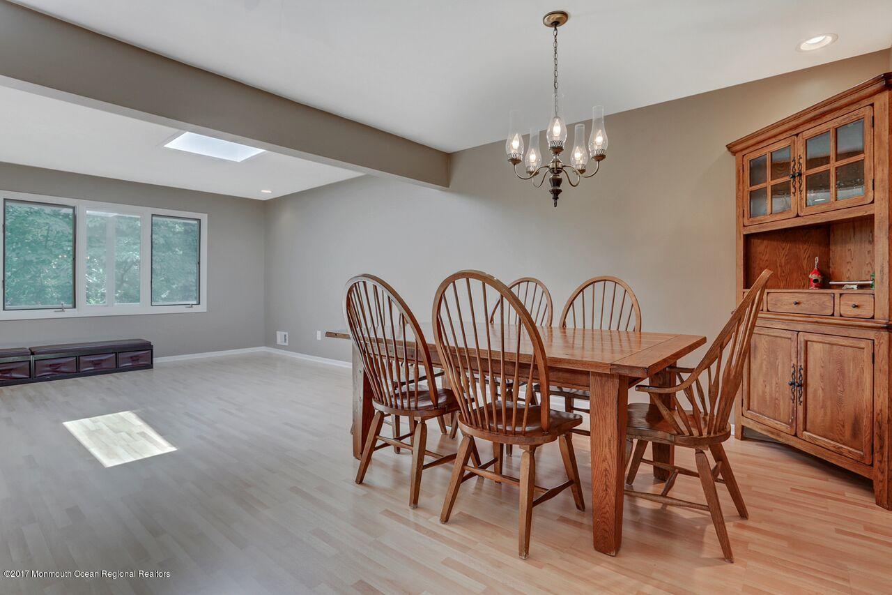 425 Dwight Road Middletown, NJ 07748 - Photo 10 of 29 Dwightdiningroom