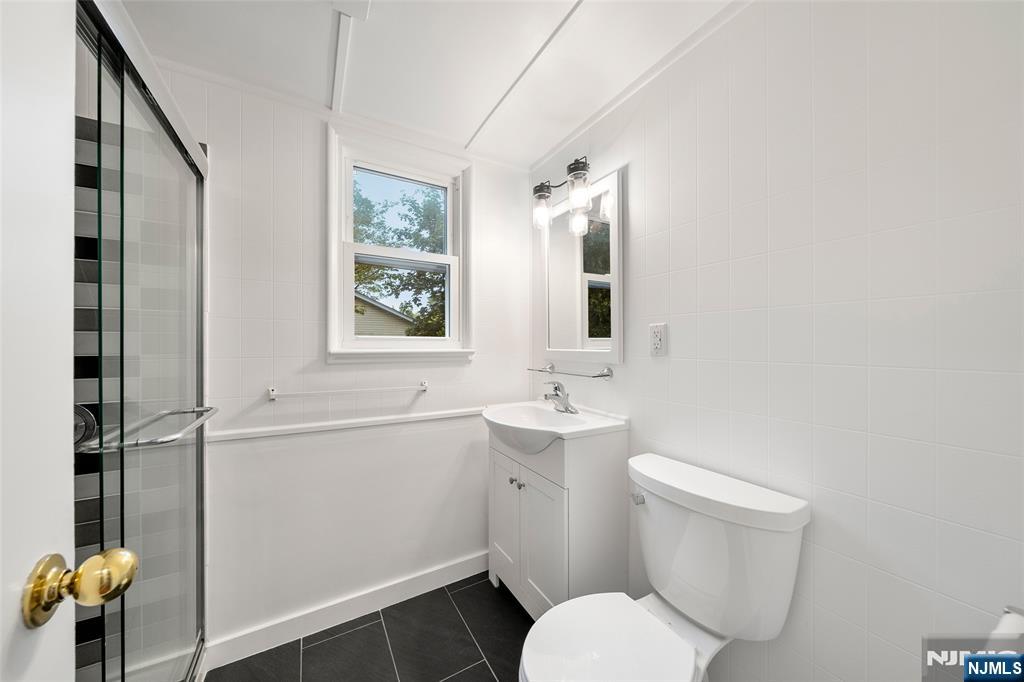 85 Serpentine Road Demarest, NJ 07627 - Photo 15 of 24