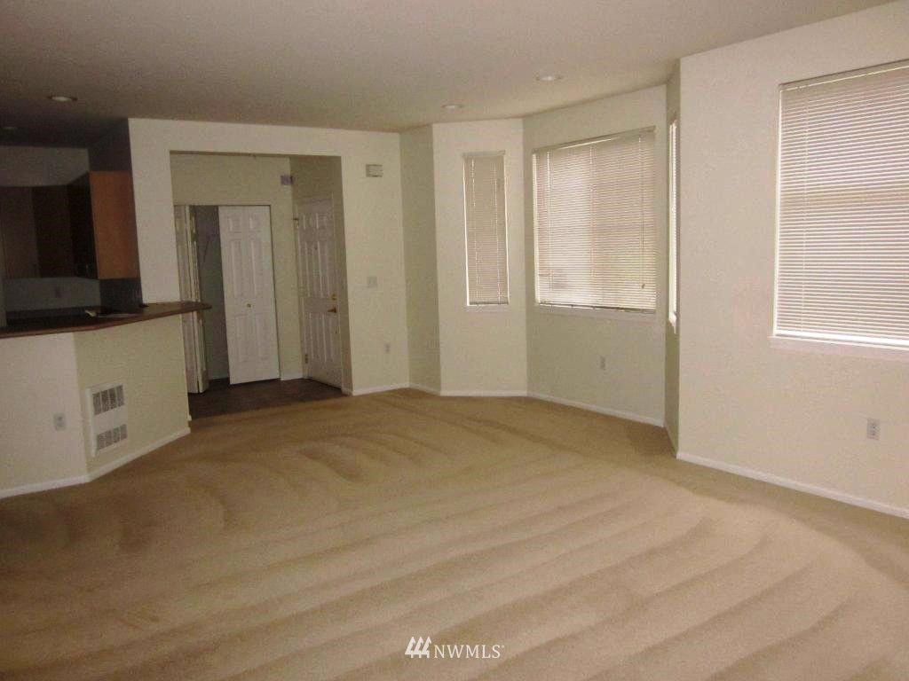 4900 Talbot Road South, Unit 4C Renton, WA 98055 - Photo 3 of 10