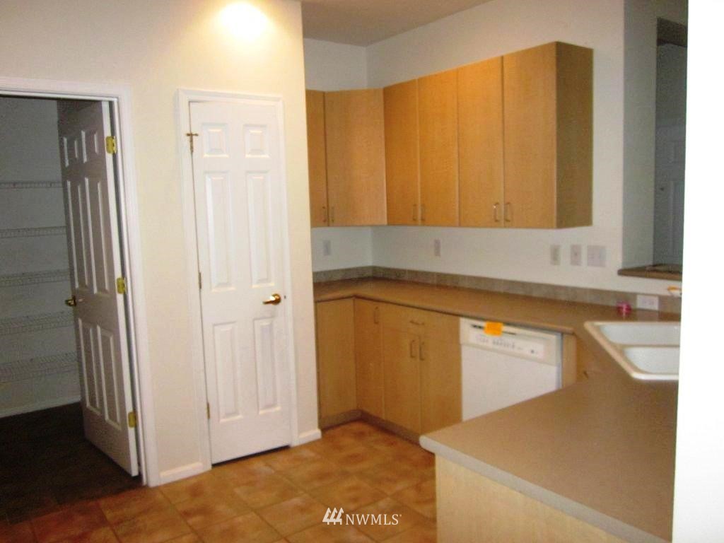 4900 Talbot Road South, Unit 4C Renton, WA 98055 - Photo 4 of 10