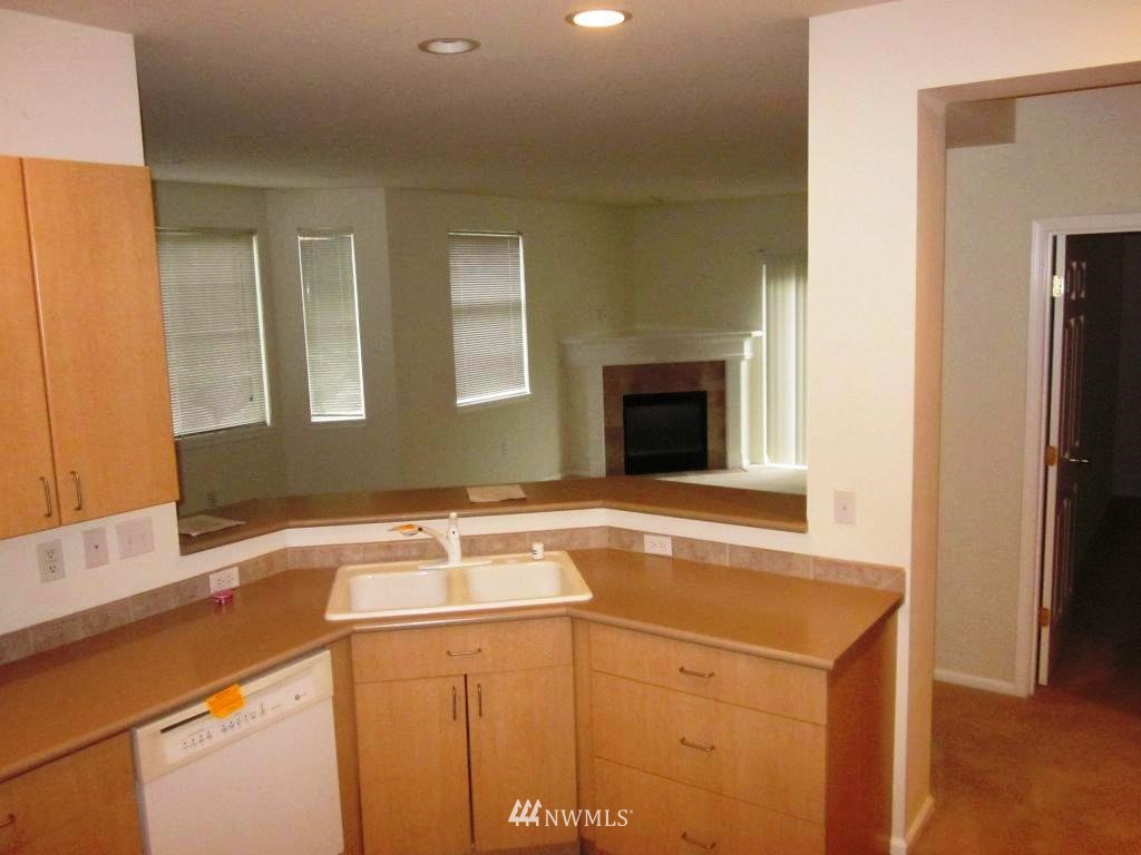 4900 Talbot Road South, Unit 4C Renton, WA 98055 - Photo 5 of 10