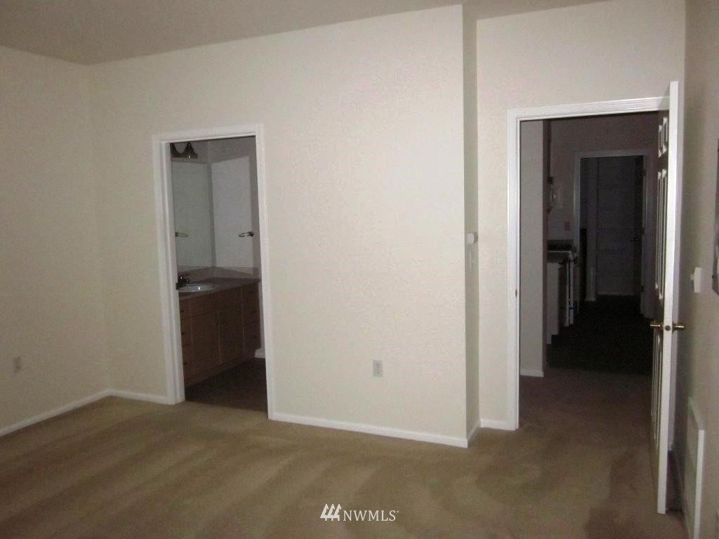 4900 Talbot Road South, Unit 4C Renton, WA 98055 - Photo 9 of 10