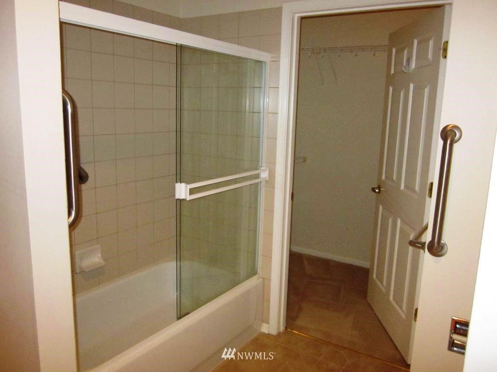 4900 Talbot Road South, Unit 4C Renton, WA 98055 - Photo 10 of 10