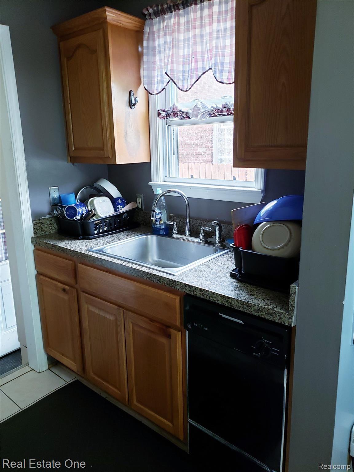 18212 Reed Street Melvindale, MI 48122 - Photo 25 of 33 20190610_101155.jpg