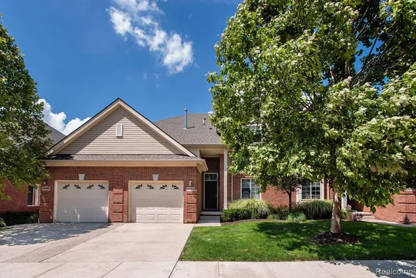 $240,000 | 29509 Woodpark Circle, Warren, MI 48092