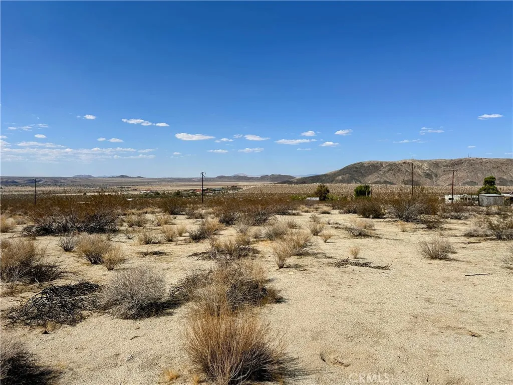 31 Sullivan Road Joshua Tree, CA 92252 - Photo 5 of 8 a view of mountains and city