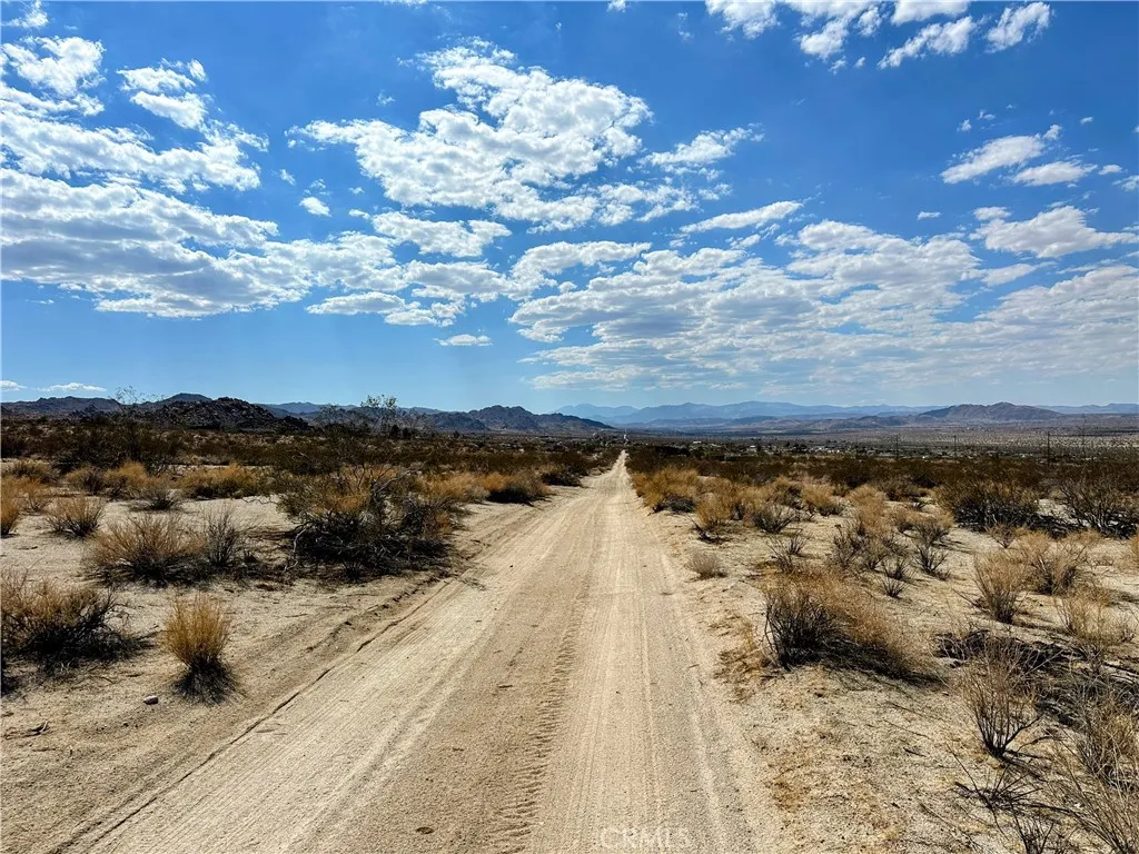 31 Sullivan Road Joshua Tree, CA 92252 - Photo 6 of 8 a view of a sky