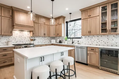 $1,350,000 | 835 South Ashland Avenue, La Grange, IL 60525