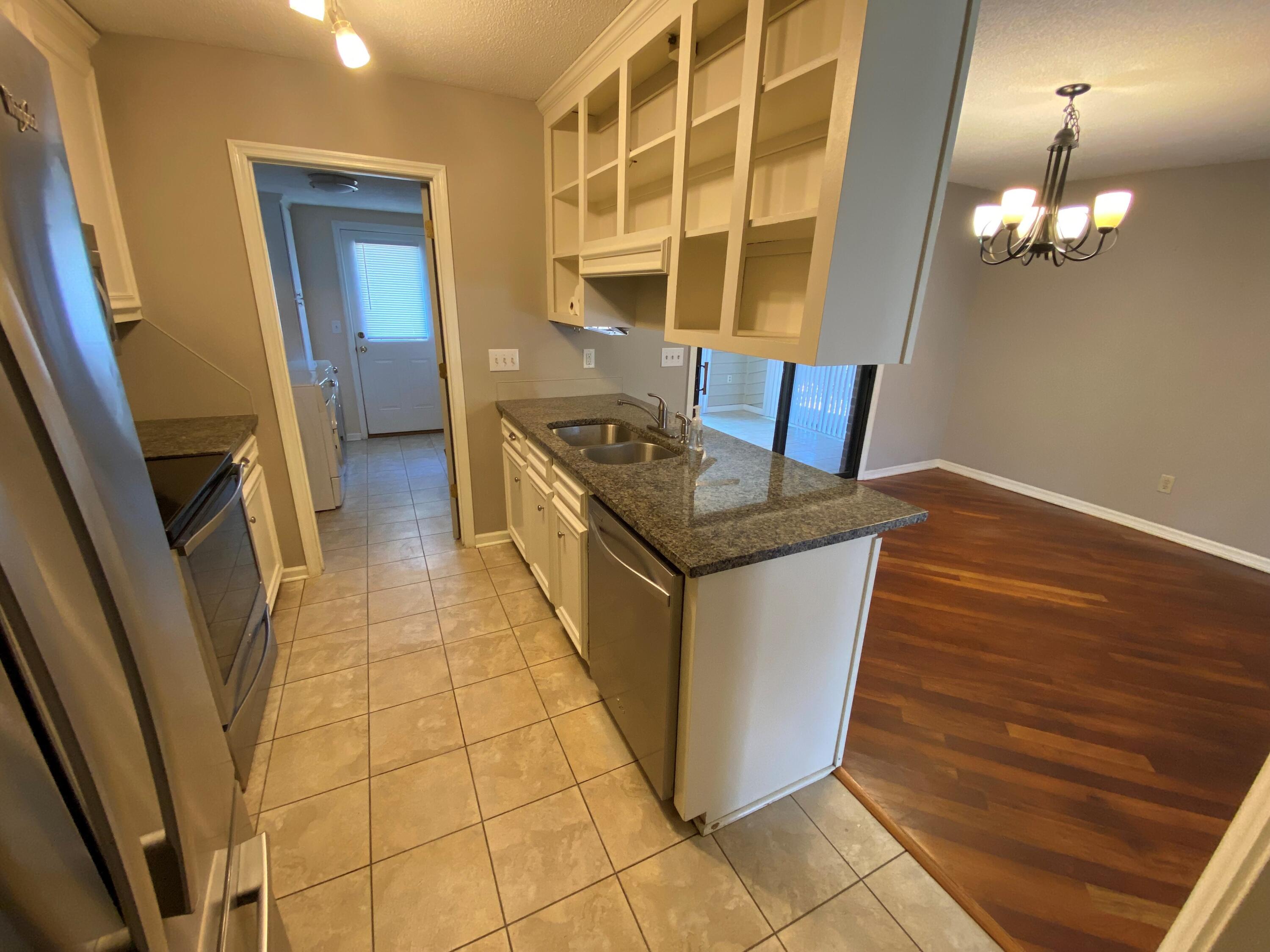 985 Bay Tree Circle, Unit C Mount Pleasant, SC 29464 - Photo 10 of 25