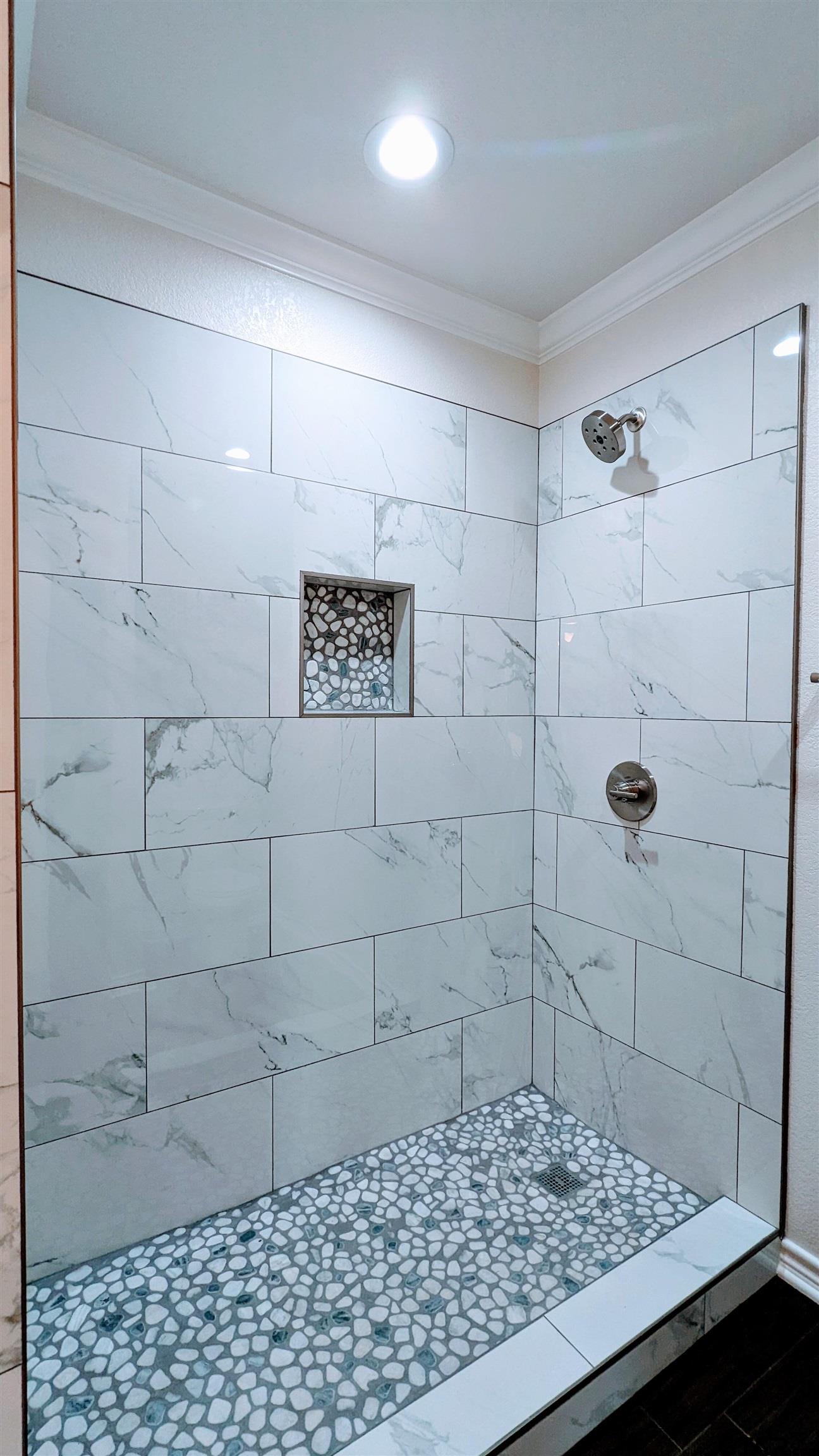 11086 County Road 167, Unit 11 Tyler, TX 75703 - Photo 4 of 20 a bathroom with a shower