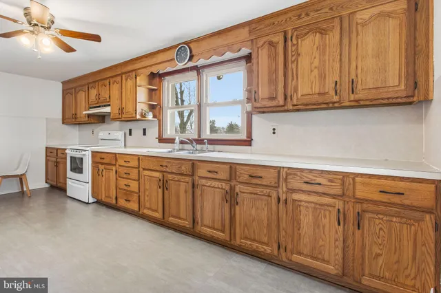 a picture of a bench