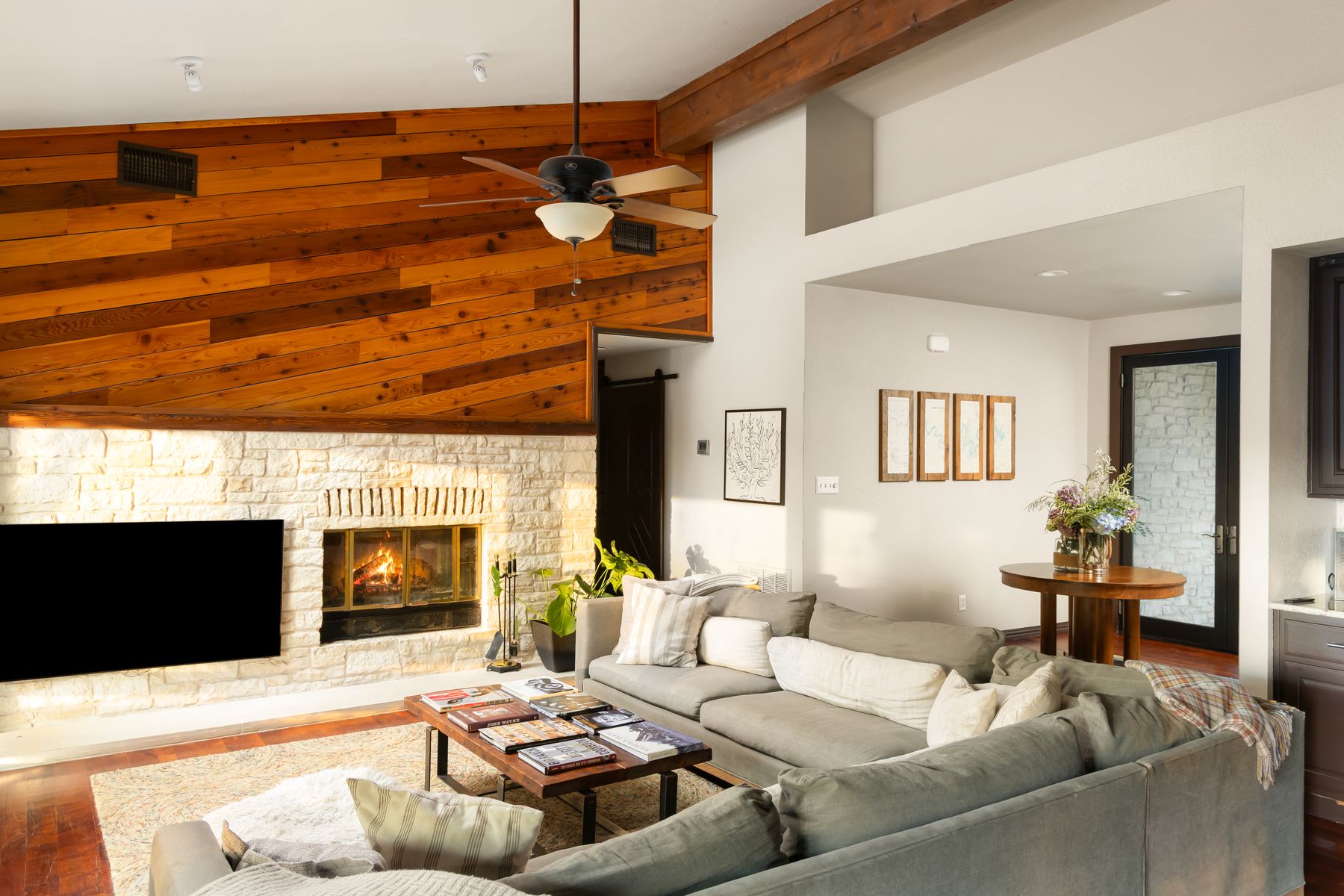 927 Challenger Lakeway, TX 78734 - Photo 17 of 40