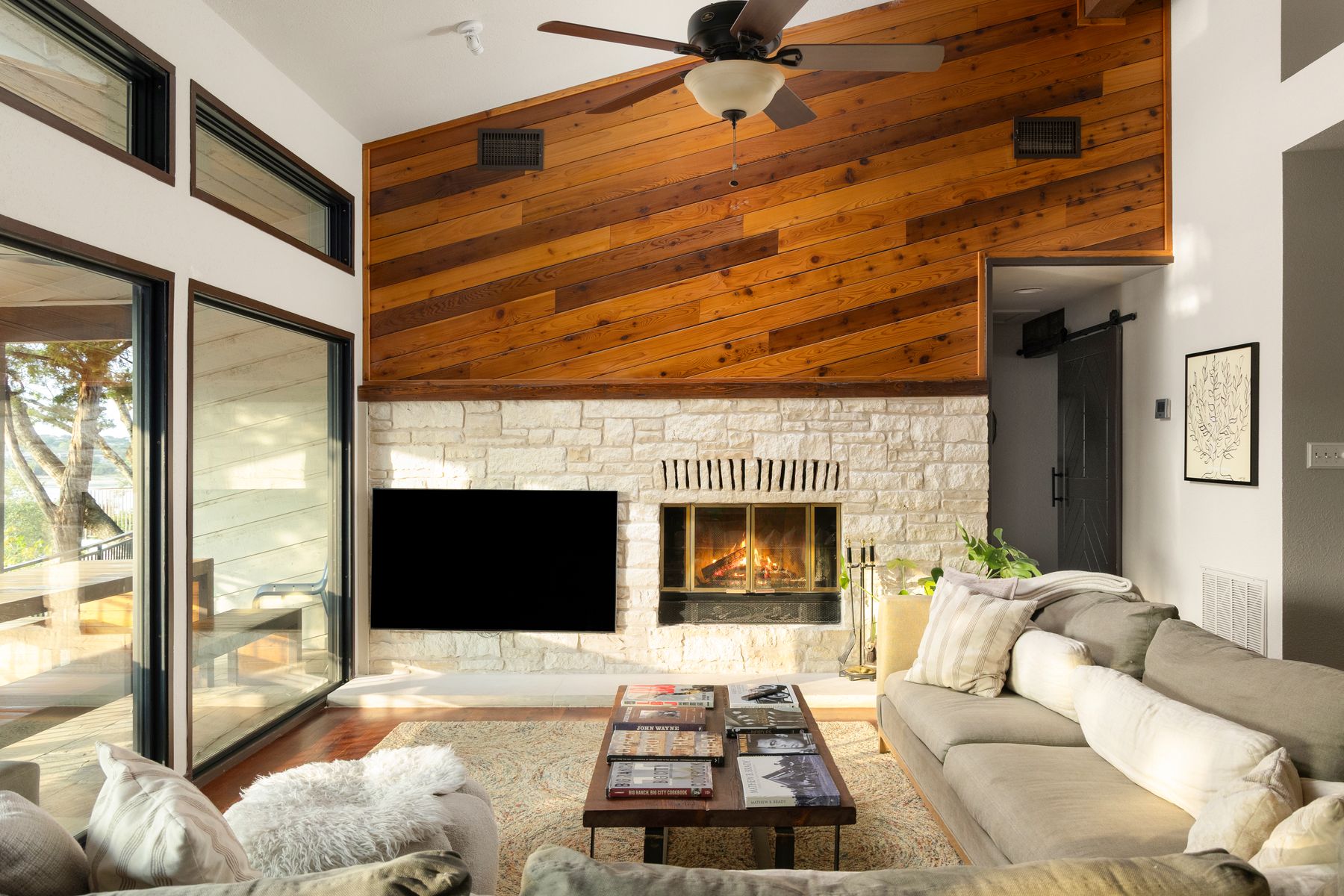 927 Challenger Lakeway, TX 78734 - Photo 6 of 40