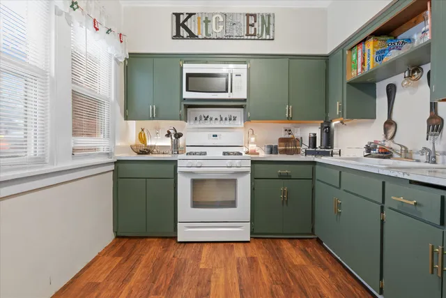 $189,997 | 1606 Grove Avenue, Racine, WI 53405