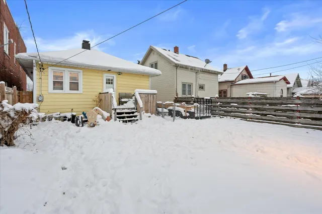 $189,997 | 1606 Grove Avenue, Racine, WI 53405