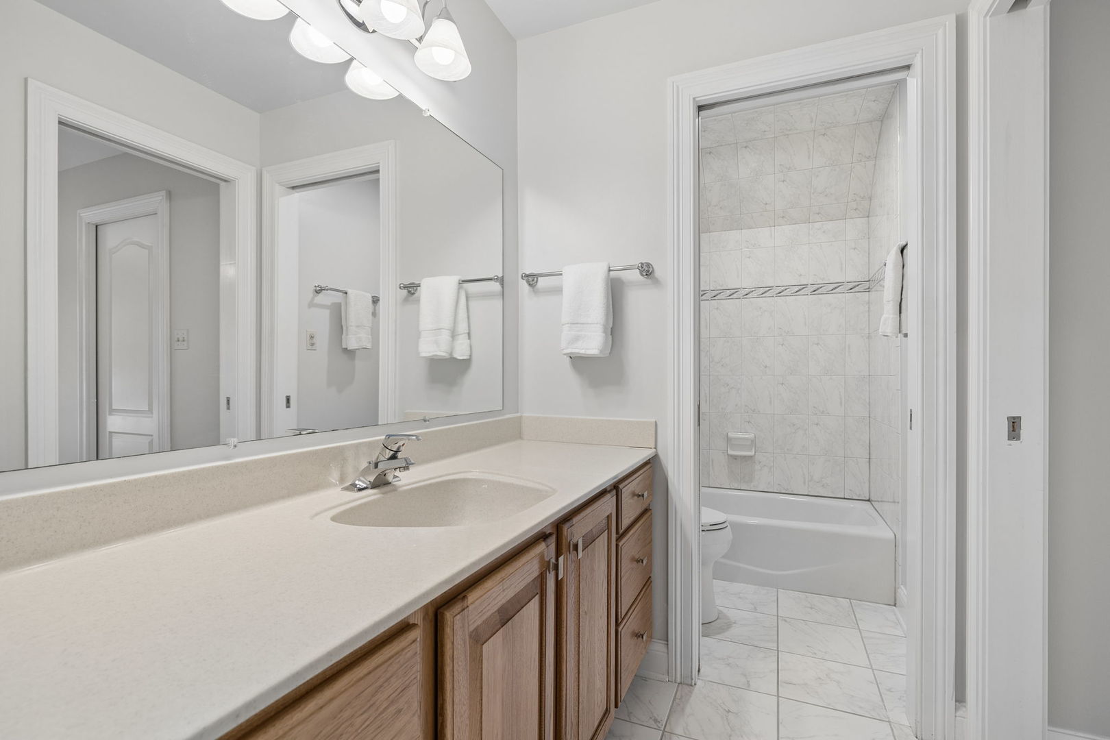 5709 Lenox Road Lisle, IL 60532 - Photo 31 of 46 Gallery Image 31