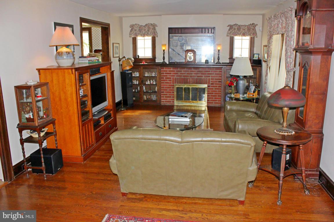 305 South Spruce Street Lititz, PA 17543 - Photo 4 of 38
