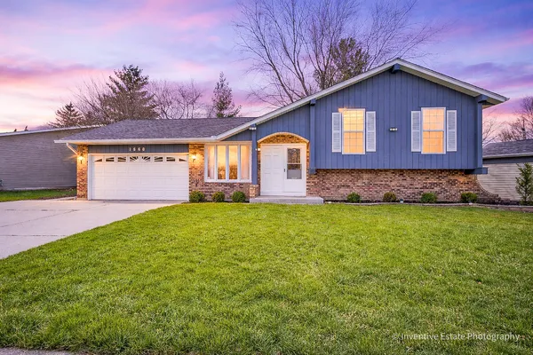 $365,490 | 1560 Sheffield Drive, Elgin, IL 60123