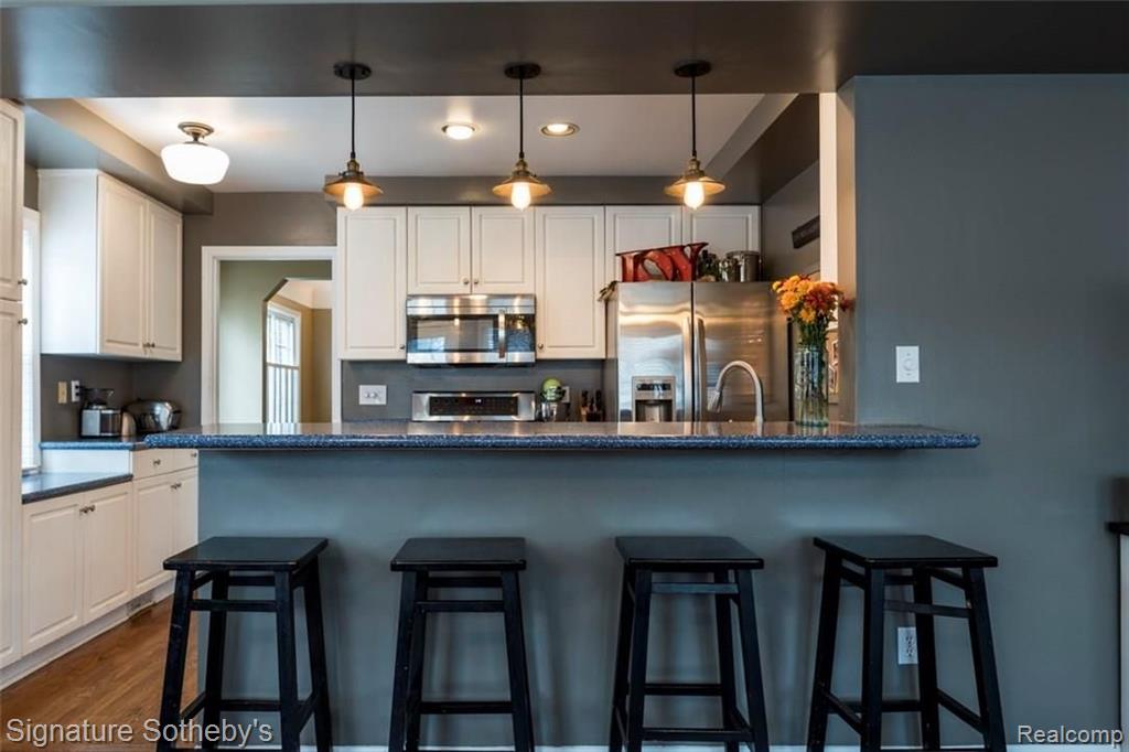 2738 Manchester Road Birmingham, MI 48009 - Photo 10 of 27