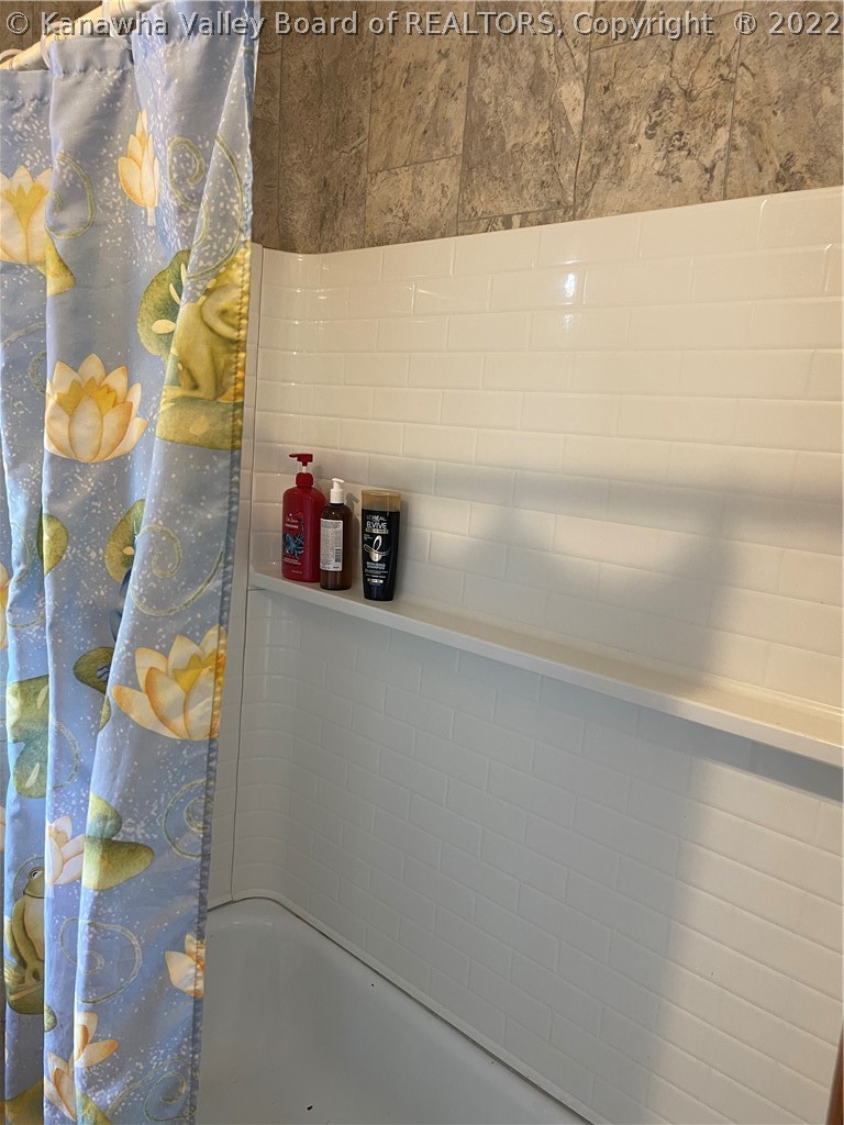 3756 Old Logan Road Logan, WV 25601 - Photo 12 of 20 Gallery Image 12