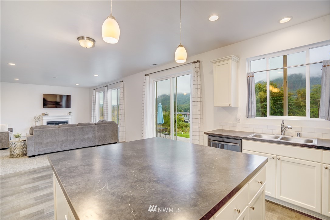24300 Lee Road Mount Vernon, WA 98274 - Photo 13 of 39 Gallery Image 13