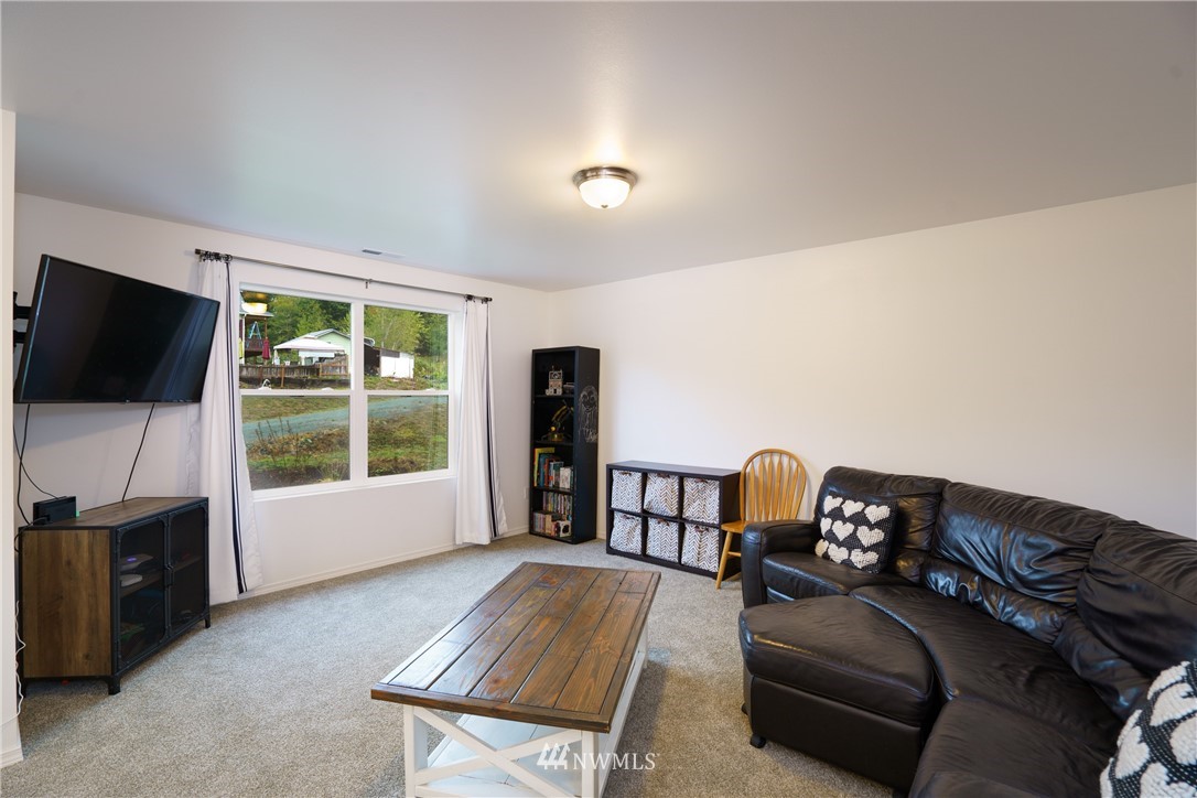24300 Lee Road Mount Vernon, WA 98274 - Photo 16 of 39 Gallery Image 16