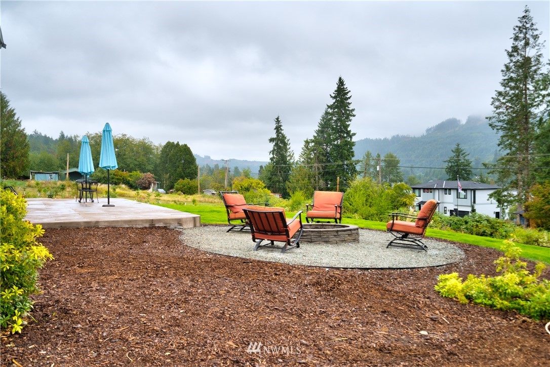 24300 Lee Road Mount Vernon, WA 98274 - Photo 5 of 39 Gallery Image 5