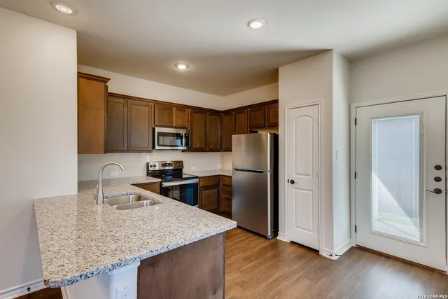 $1,350 | 10334 Lynwood Branch, San Antonio, TX 78245