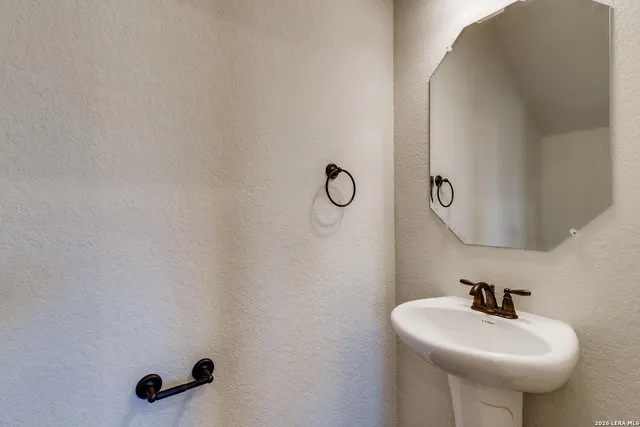 $1,350 | 10334 Lynwood Branch, San Antonio, TX 78245