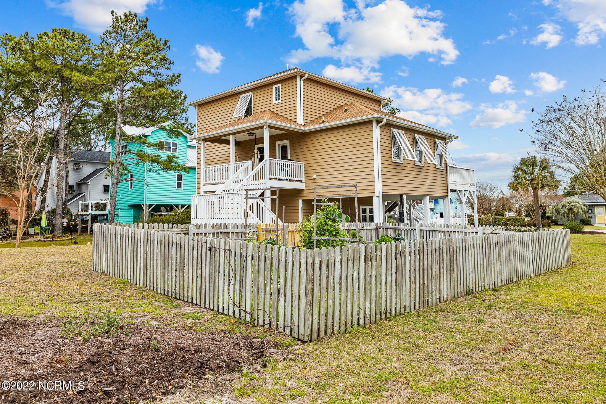 321 Cape Lookout Loop Emerald Isle, NC 28594 - Photo 7 of 80 8-web-or-mls-_S3A0542