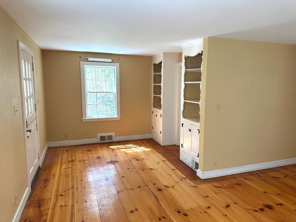 132 Ruggles Street Westborough, MA 01581 - Photo 11 of 31 Gallery Image 11
