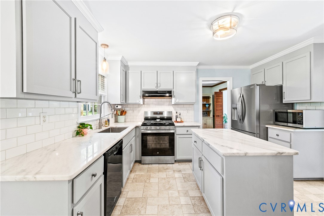 1013 Castle Hollow Road Midlothian, VA 23114 - Photo 10 of 45 Kitchen with stainless steel appliances, light sto