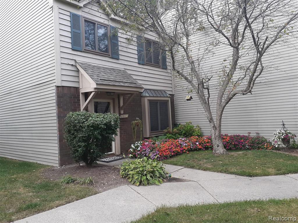 1582 Streamwood Court Rochester, MI 48307 - Photo 2 of 20