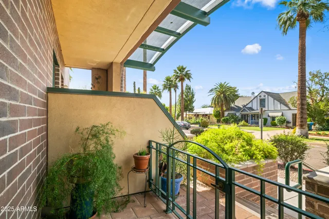 a picture of city view