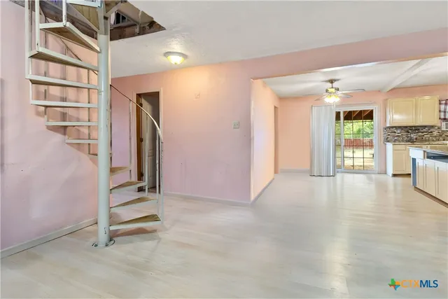 an empty room with windows and pillars in it