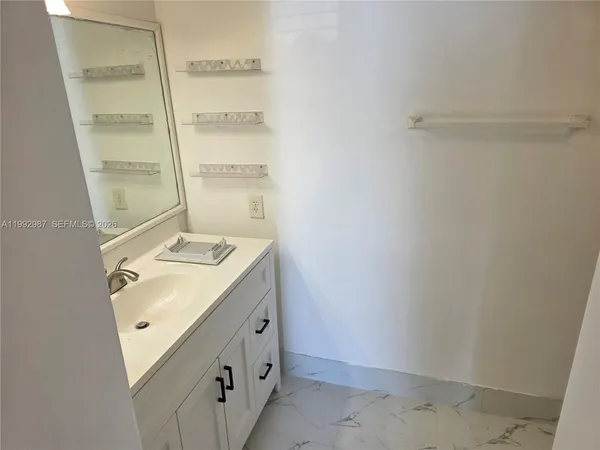 $2,400 | 1176 Northwest 124 Place, Unit 108, Miami, FL 33182